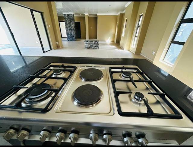 7 BEDROOM HOUSE FOR SALE IN SAVANNAH COUNTRY ESTATE
